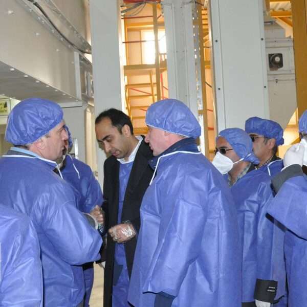 بازدید روس ها از کارخانه گهردانه شرق