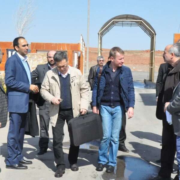 بازدید روس ها از کارخانه گهردانه شرق